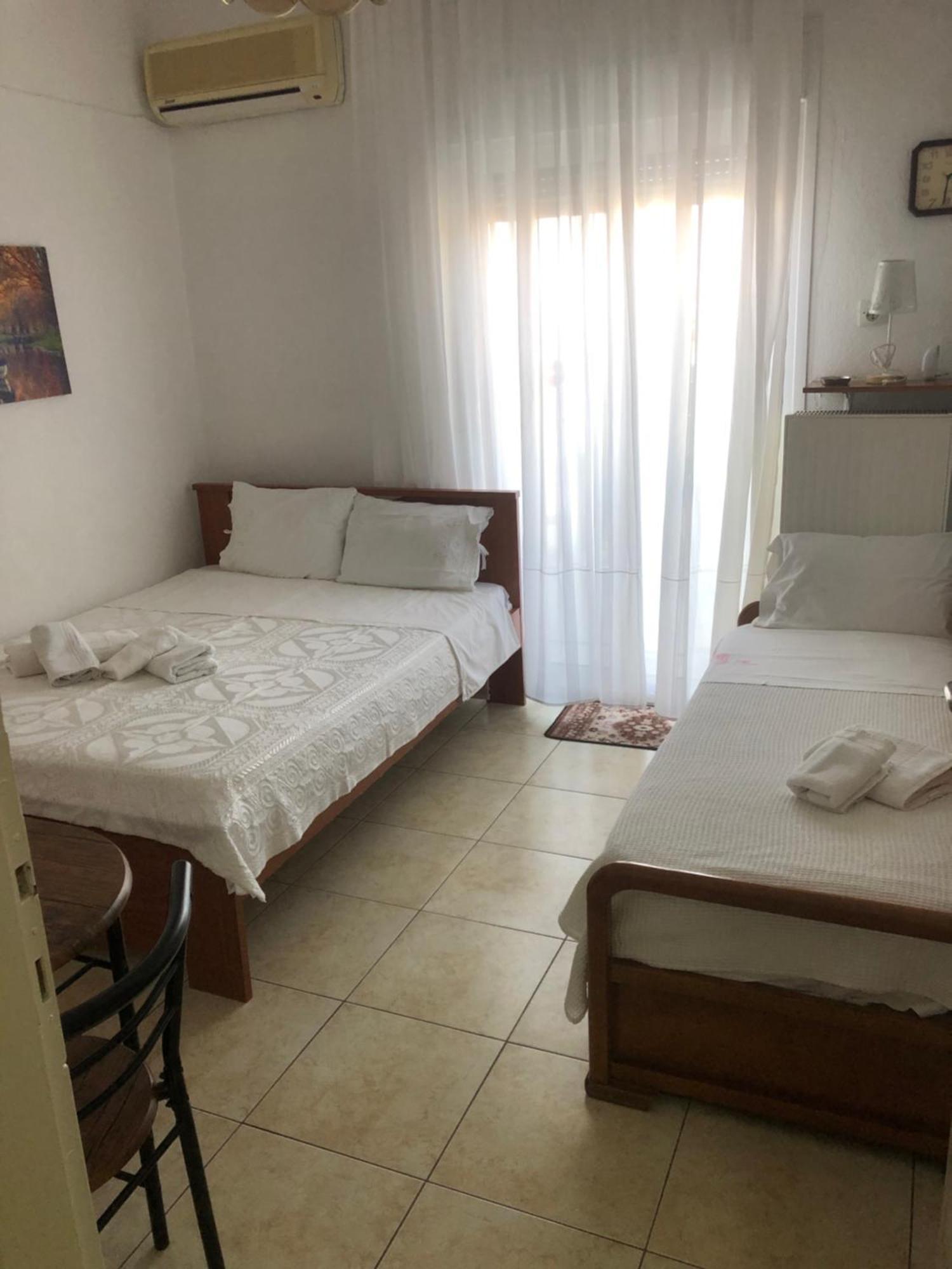 Nikos Rooms Néa Péramos エクステリア 写真