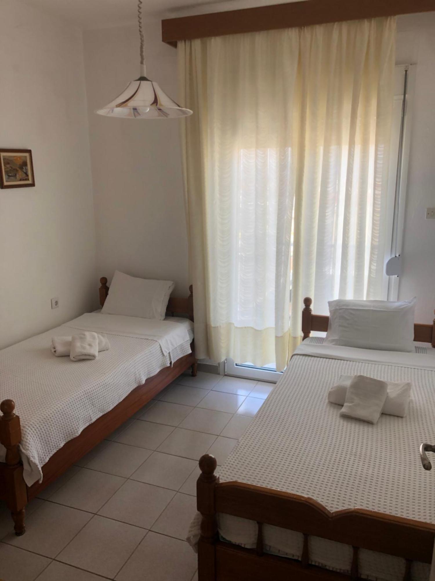 Nikos Rooms Néa Péramos エクステリア 写真