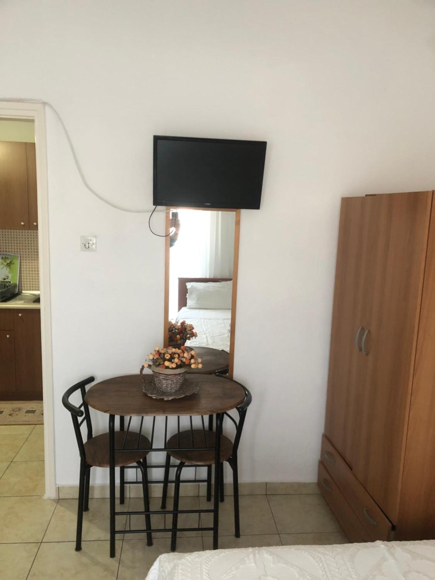 Nikos Rooms Néa Péramos エクステリア 写真