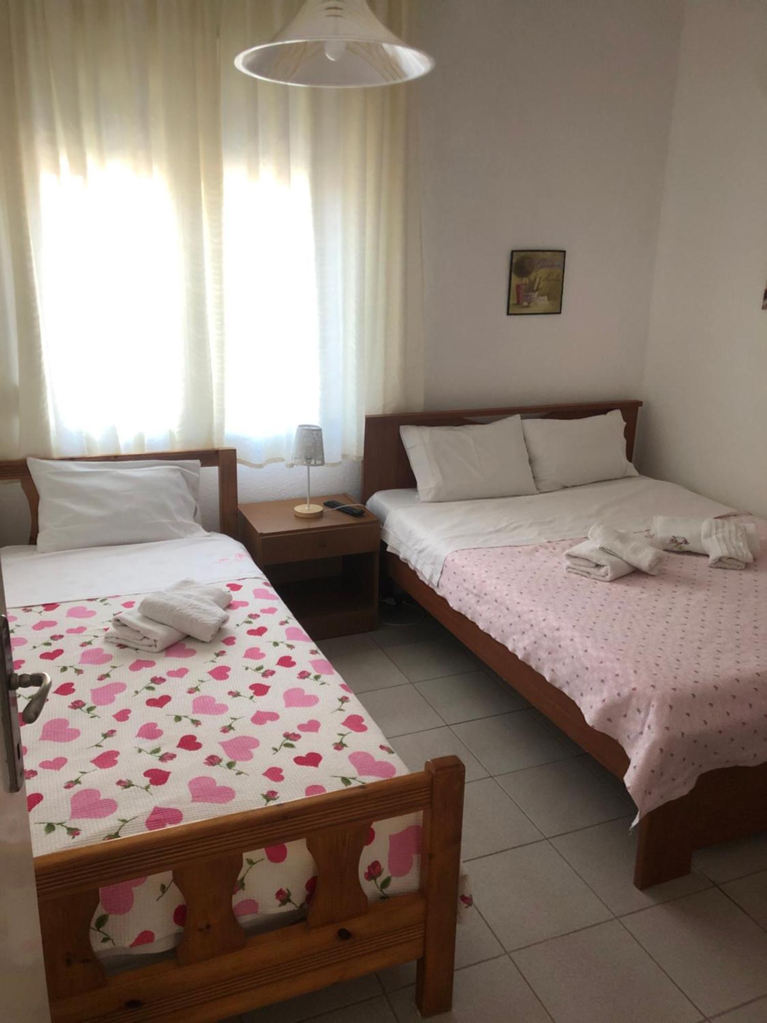 Nikos Rooms Néa Péramos エクステリア 写真